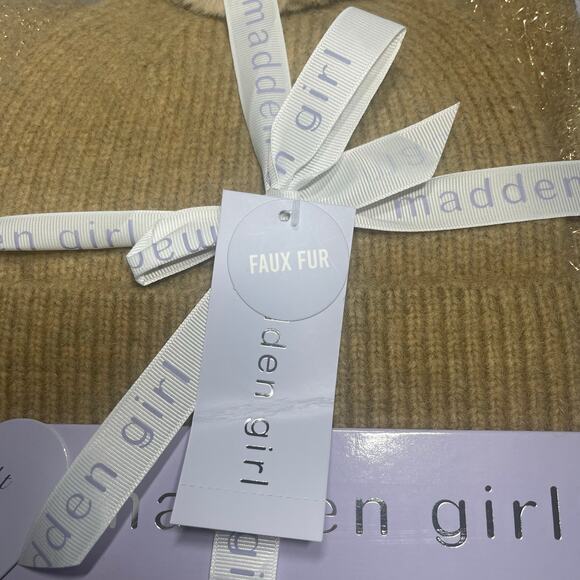 Madden Girl Boxed Gift Set in Camel beanie and scarf - Picture 4 of 5